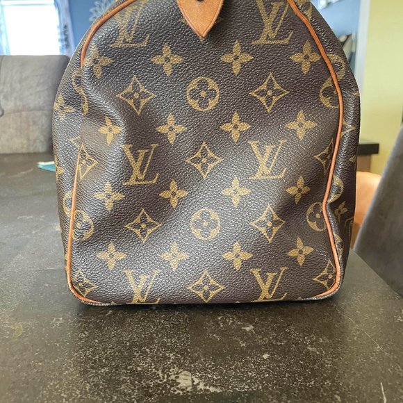 Authentic Louis Vuitton Monogram Speedy 30 - Picture 4 of 14